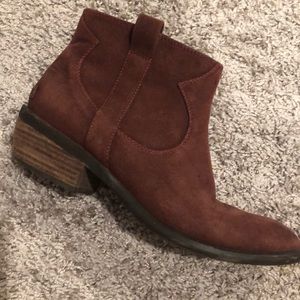 Maroon booties